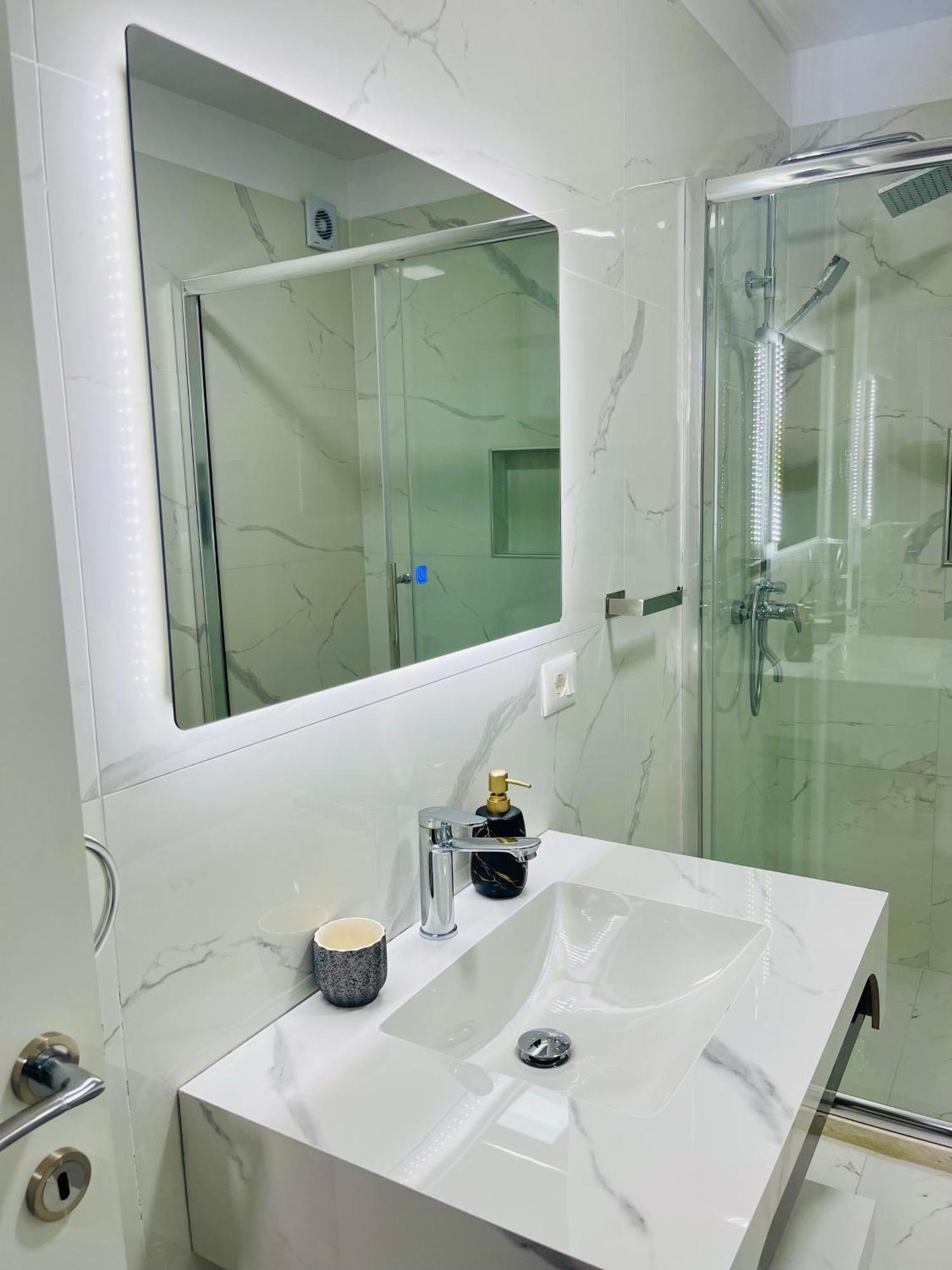 Albis Apartment 2 地拉那 外观 照片